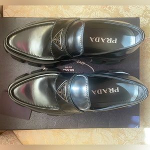 Prada Pointed Brushed Leather Monolith loafers - Men’s 6/Women’s 8.5/9